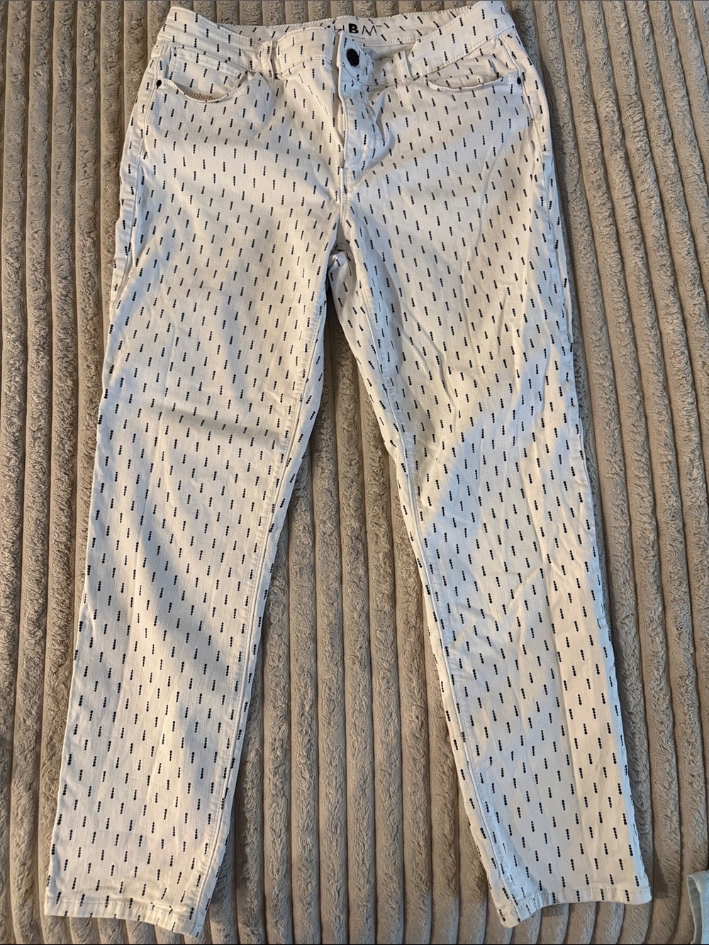 White House Black Market White Skinny Jeans with Navy Dash Print